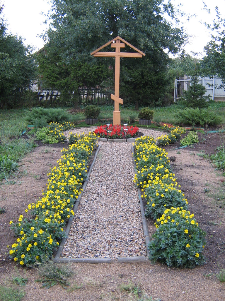 Памятный крест на бывшем монашеском кладбище